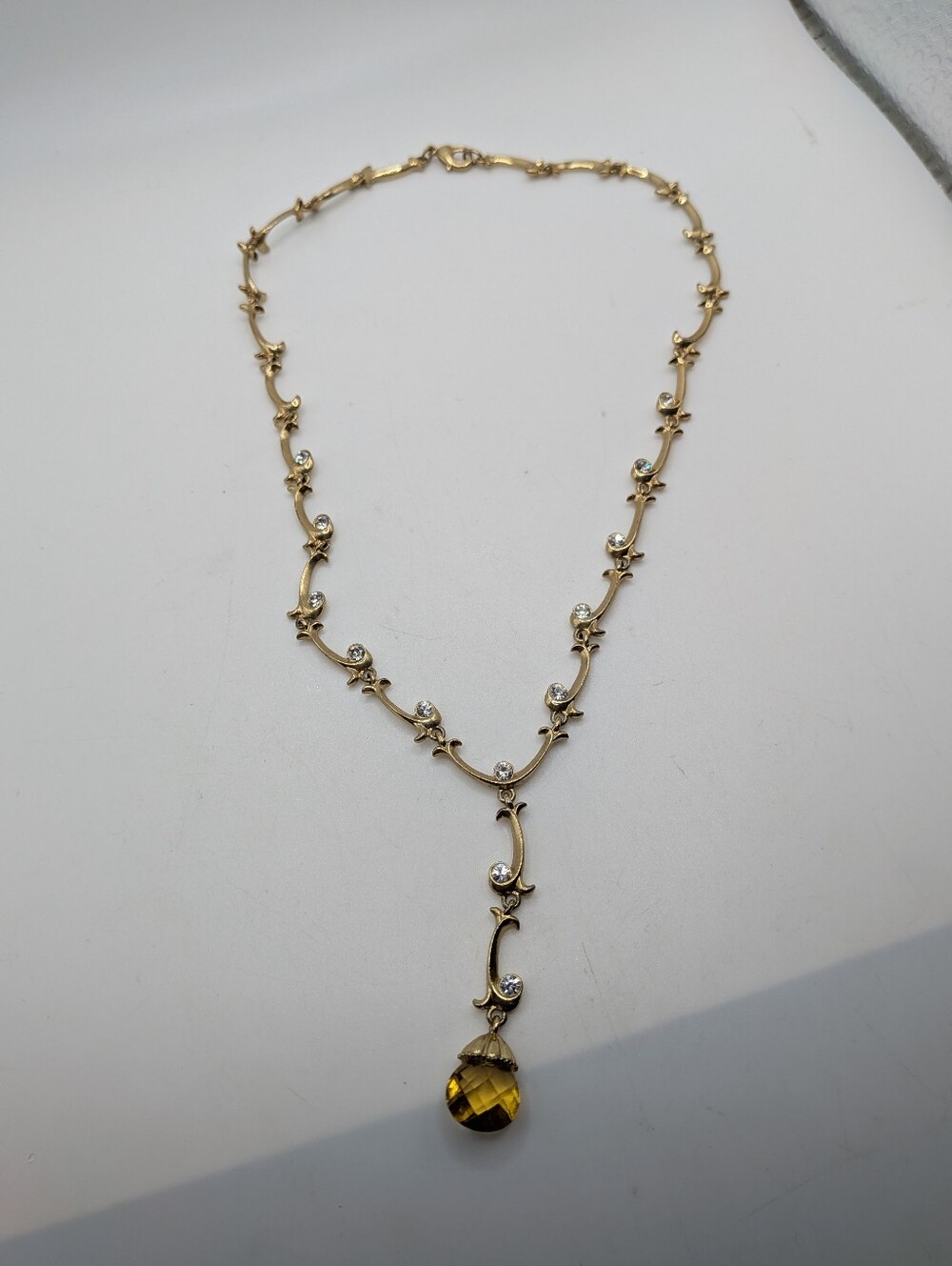 Vintage Nancy & Rise NR Gold Bead Rhinestone Goldtone Y Necklace 16 Inches